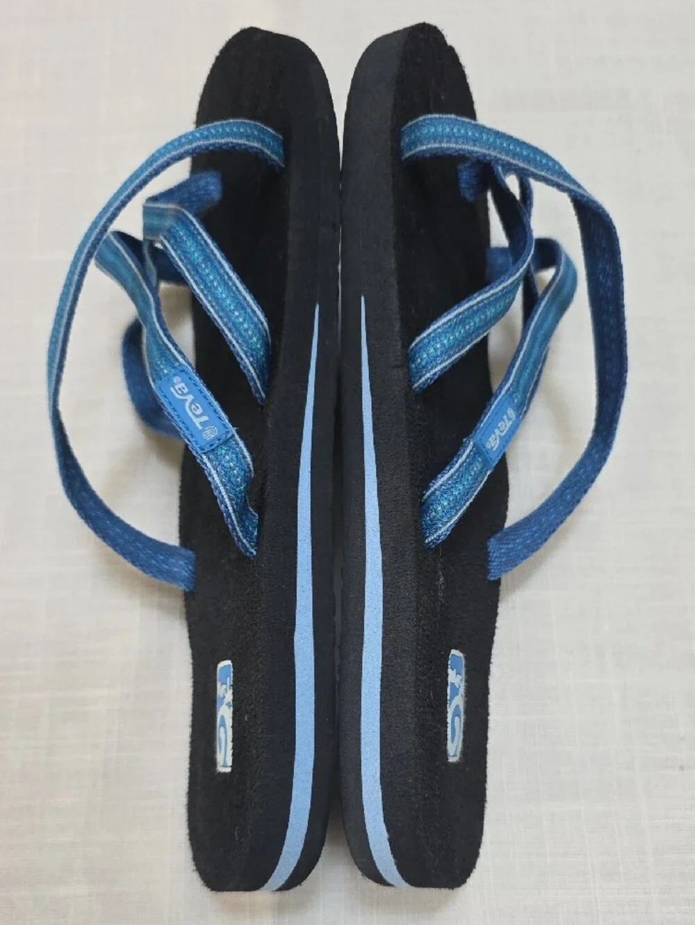 Teva Olowahu Women's Blue Cross-Strap Sandals
